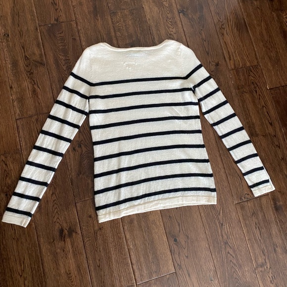 J McLaughlin Sweater - Picture 5 of 8